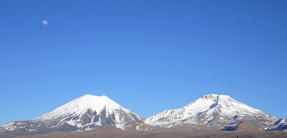 Tvillingvulkanene Parinacota og Pomerate, ca 6300 moh