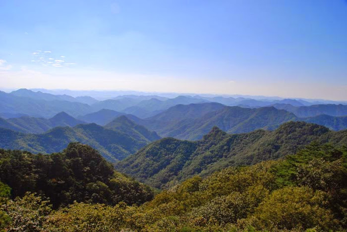 16_Undulating_country_from_Hyeongjebong.