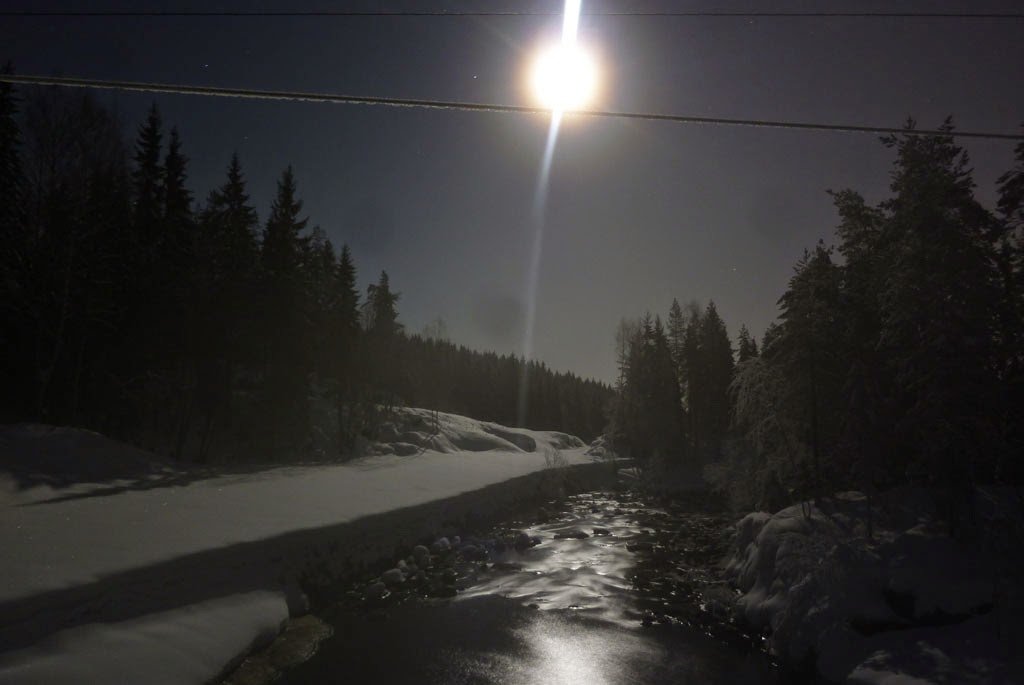 MoonOverSkjaerselva_150204.JPG