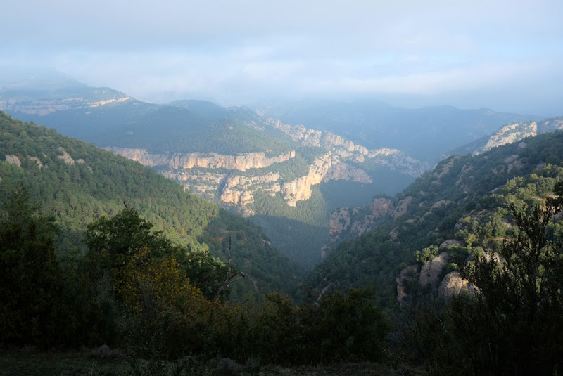 GR1_Day42_01_Cliffs_above_Vall_de_Ora.jp