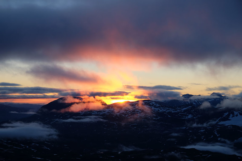 Massiv_Day16_07_Sunrise_at_Fannaraaken.j