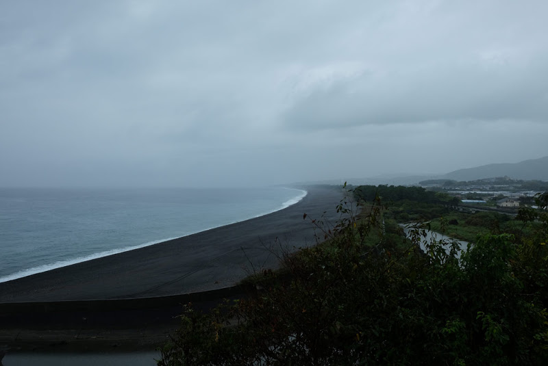 ShikokuHenro_Day12_07_Beach_outside_Geis