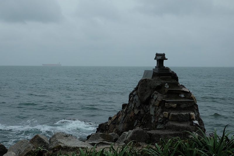 ShikokuHenro_Day31_05_Miniature_shrine_b