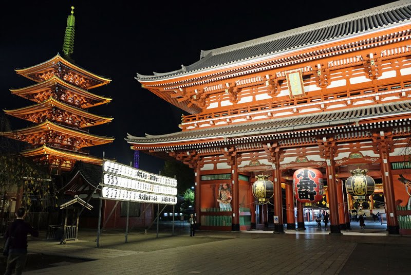 ShikokuHenro_Day50_04_Sensoji_pagoda_and