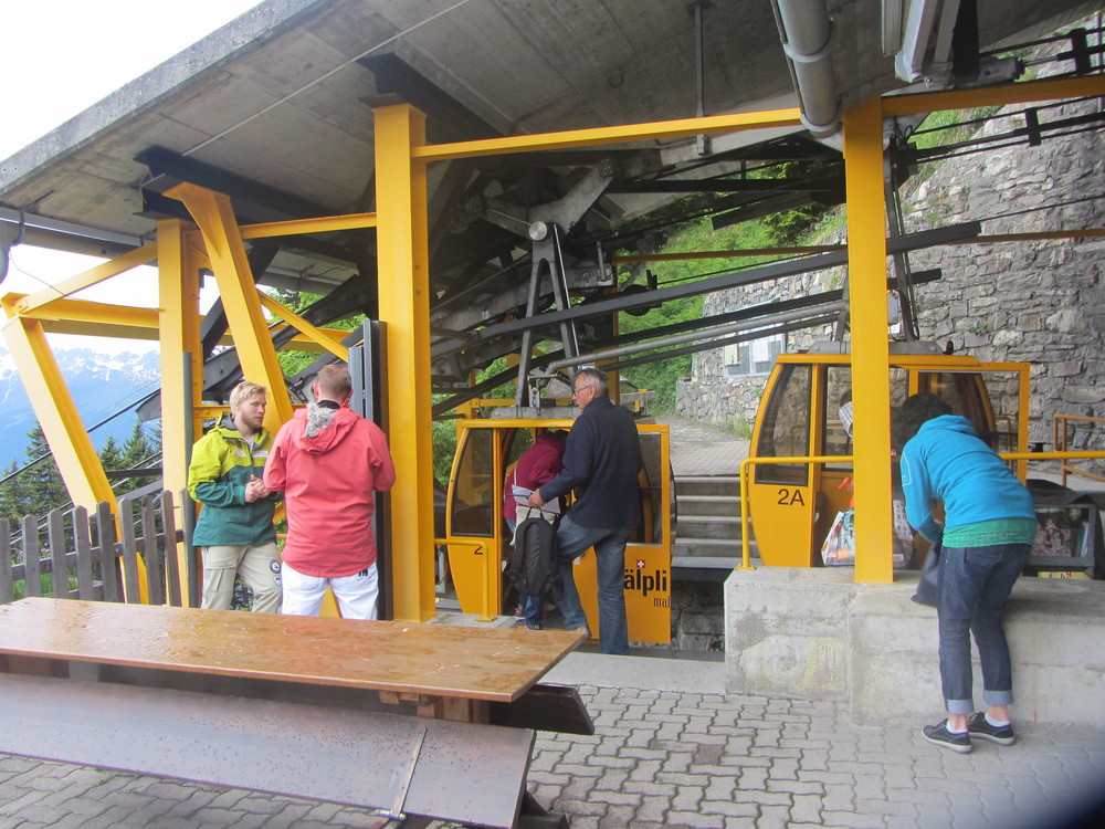 Alplibahn,  2 gondoler med plass til 4 personer i hver.