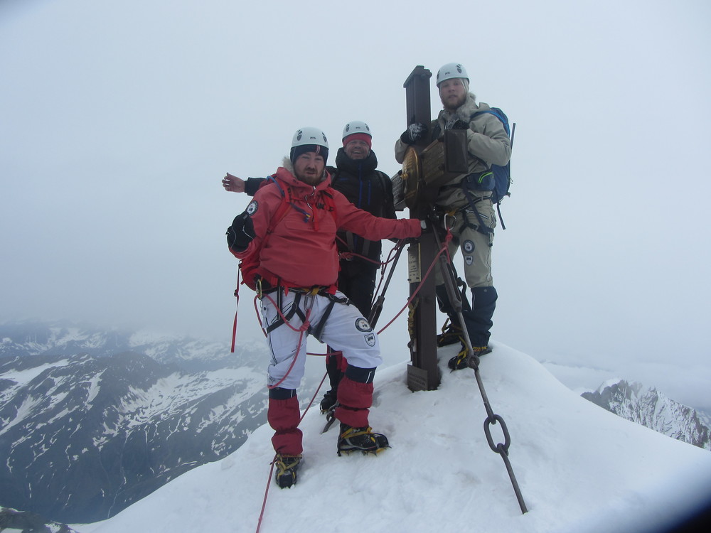 Fornøyde karer på toppen