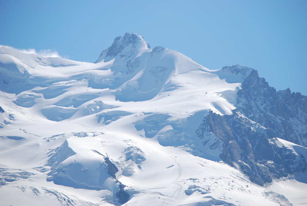 Dufourspitze med zoom på lang avstand