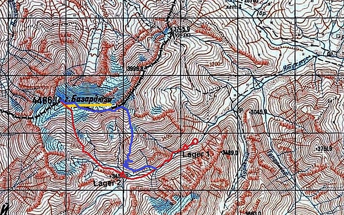 Gammelt russisk kart over området. Ruten opp i blått, retur i rødt. Kartet viser store breer i toppområdet, men det er bare noen nordvendte hengebreer igjen.
