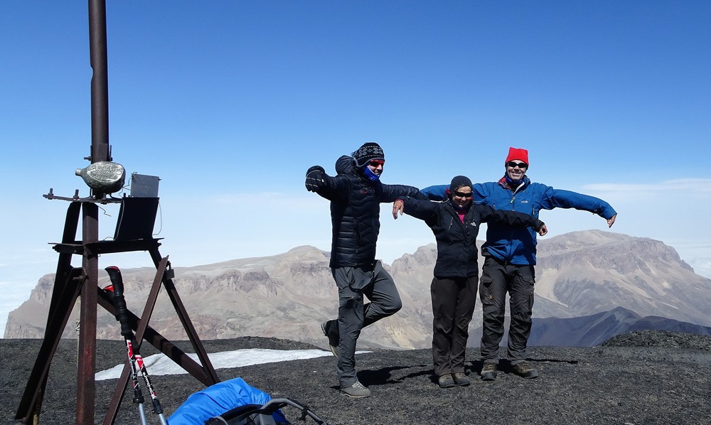 Kondorering på toppen, Shahdagh i bakgrunnen