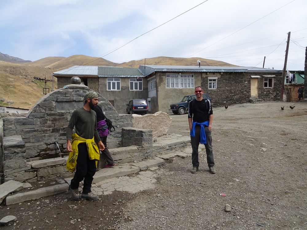 En av mange vannposter med godt drikkevann i landsbyen
