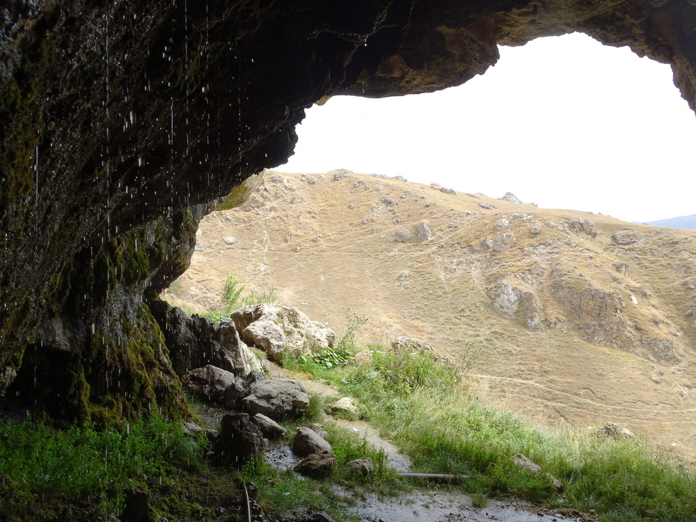 Mye vann kommer i grottene til tross for ellers tørt landskap