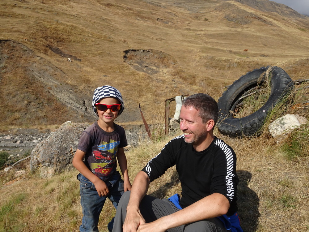 Pjokken fikk låne Lyngves solbriller. Propell !