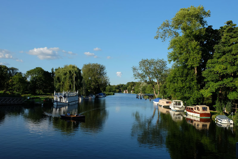 TheRidgeway_Day03_08_The_River_Thames.jp