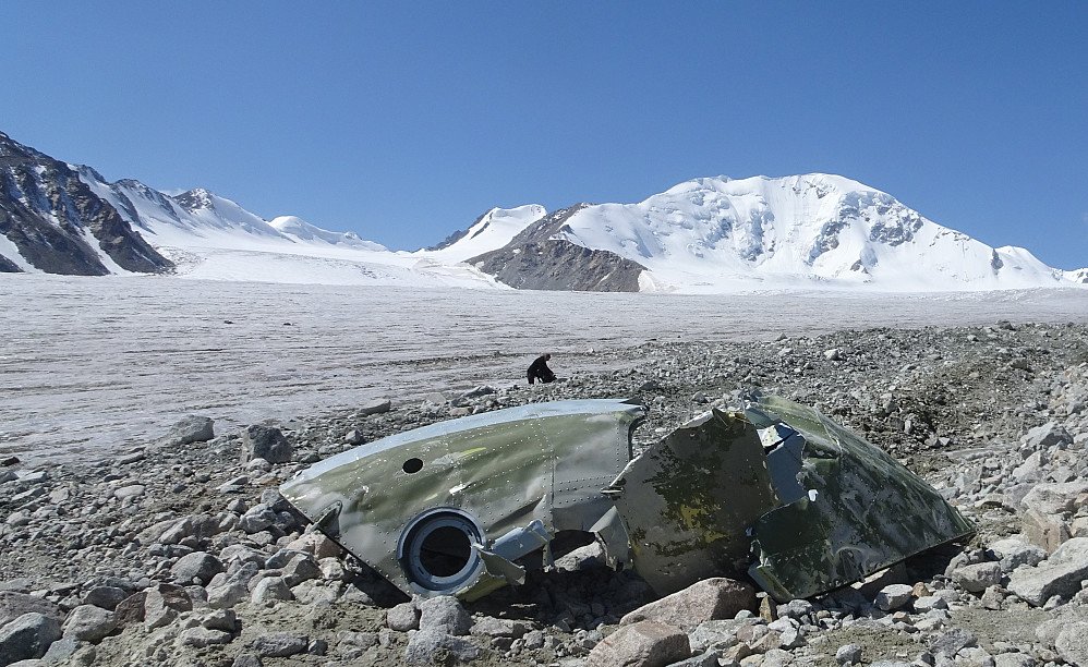 Styrtet helikopter på breen