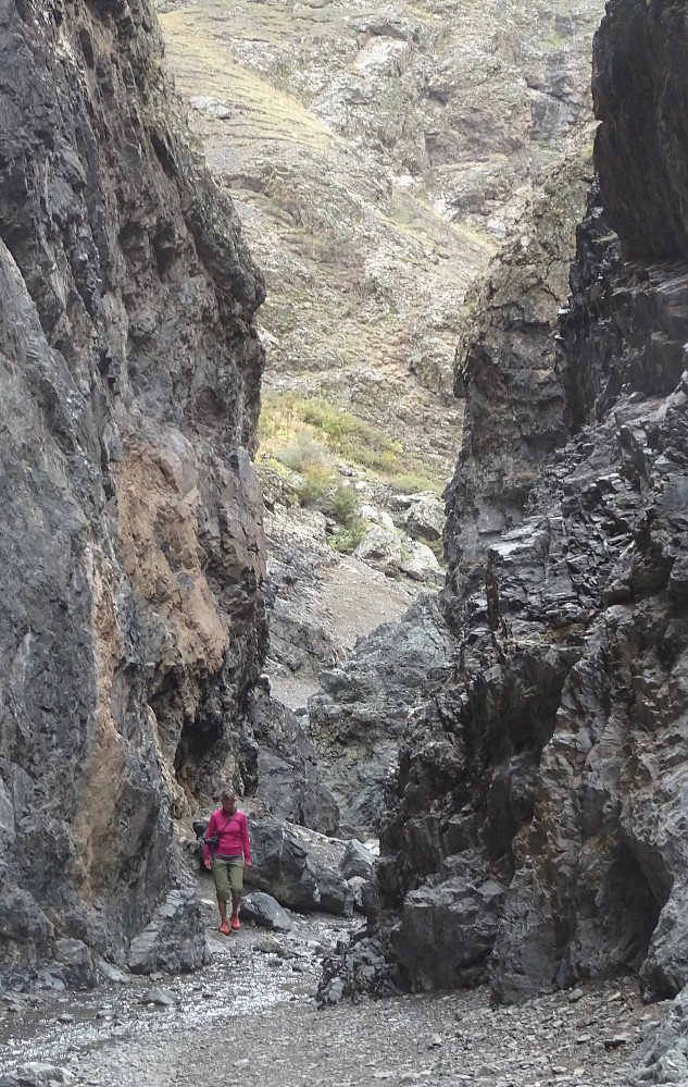 Gjennom dype kløfter