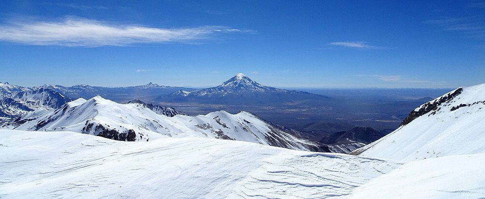 Utsikt fra toppen, Sajama i det fjerne
