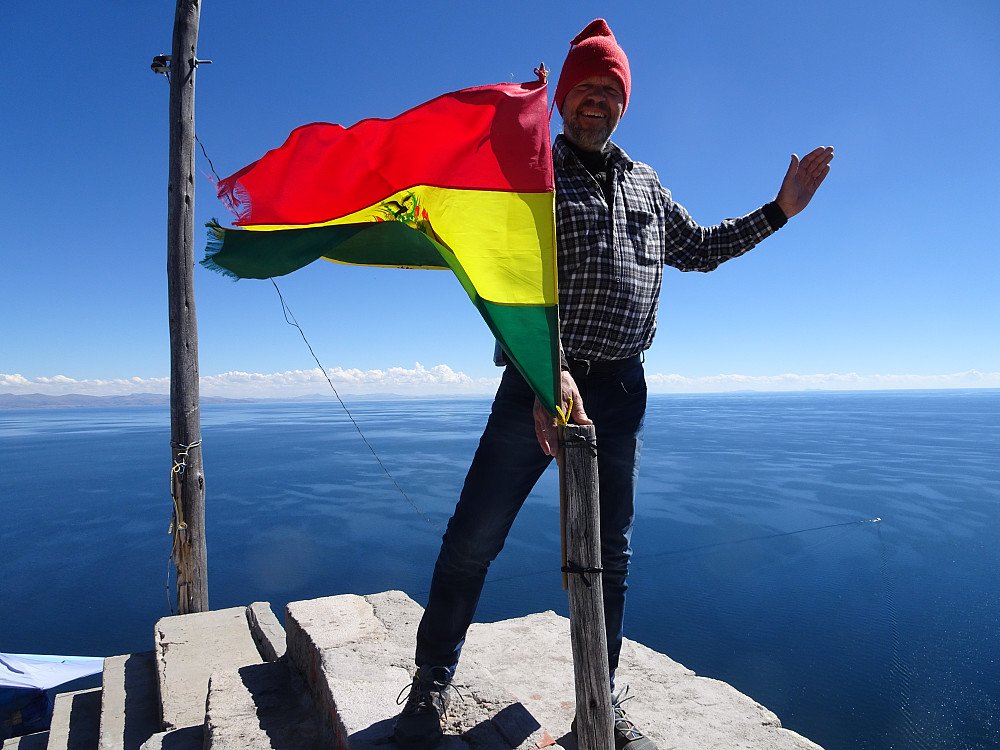 På toppen av Cerro Calveiro med Titicaca bakom