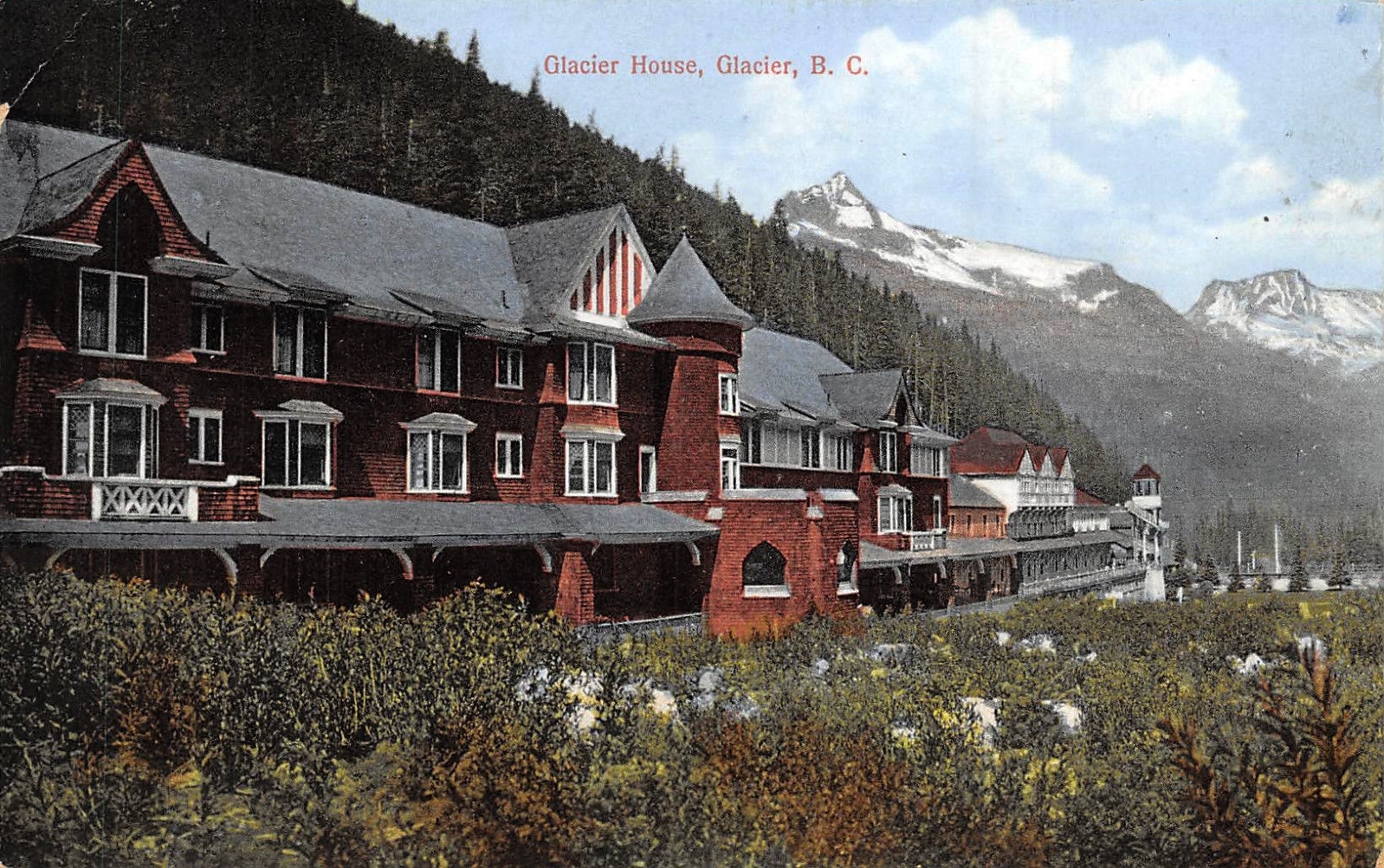 Postkort av Glacier House i 1911. Bilde tatt av S.H. Baker