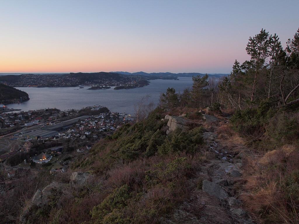 56bce5a627738_NedoverHolefjelletigjen(P2