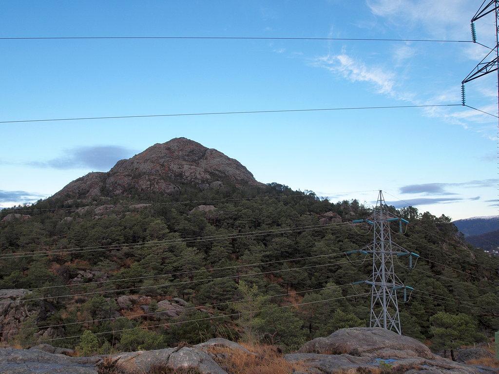 Høyspent over Grøvledalen (PB200879).JPG