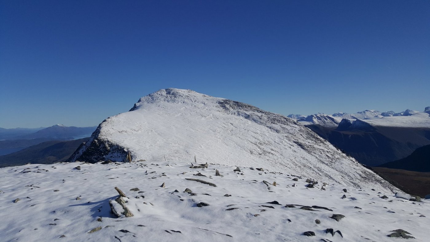 Sandfjellet mot Sprovstind.jpg