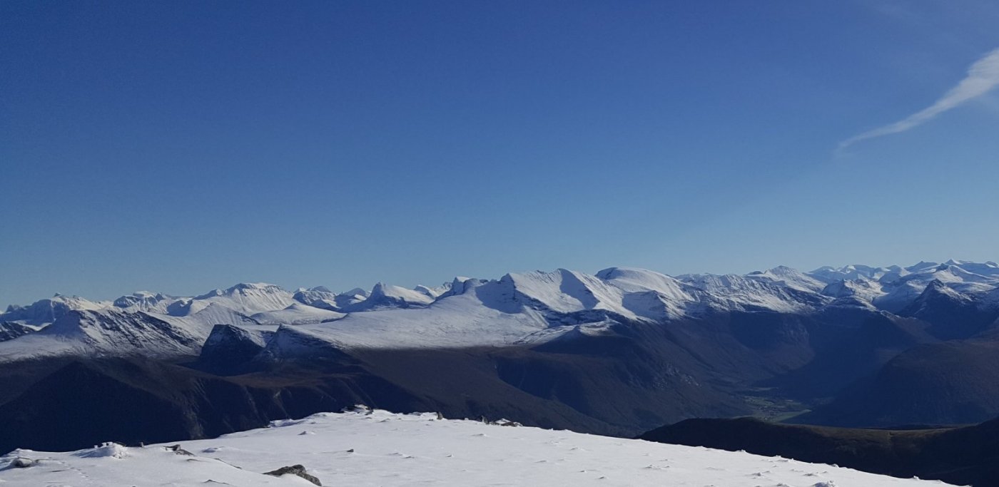 Sprovtind mot Tresfjorden.jpg