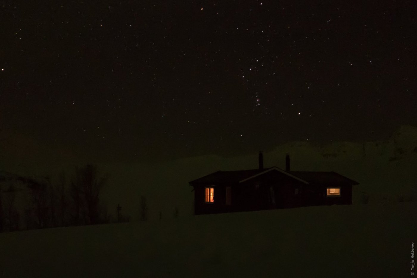 Folk (og badstutemperaturer) i begge ender av hytta.
