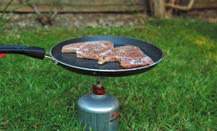 Tuna-steaks-on-campng-stove.jpg.361d2ab77dabb80b574ef97d97f2efaa.jpg