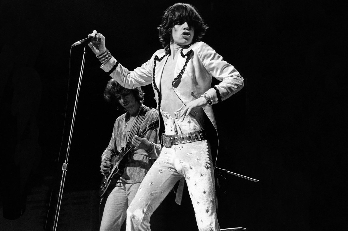 mick-jagger-bw-performance-billboard-1548.thumb.jpg.278ea9551ddb2a267176a86393c9e1ca.jpg